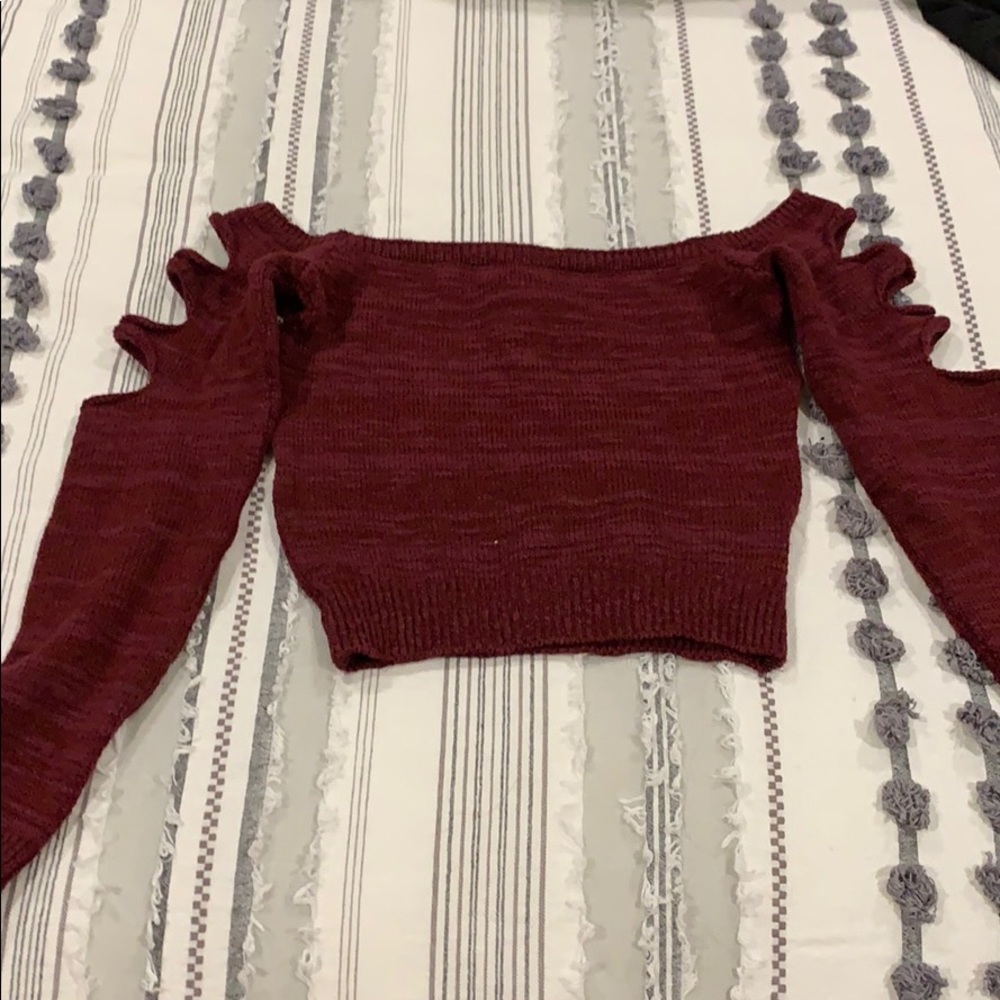 maroon crop top